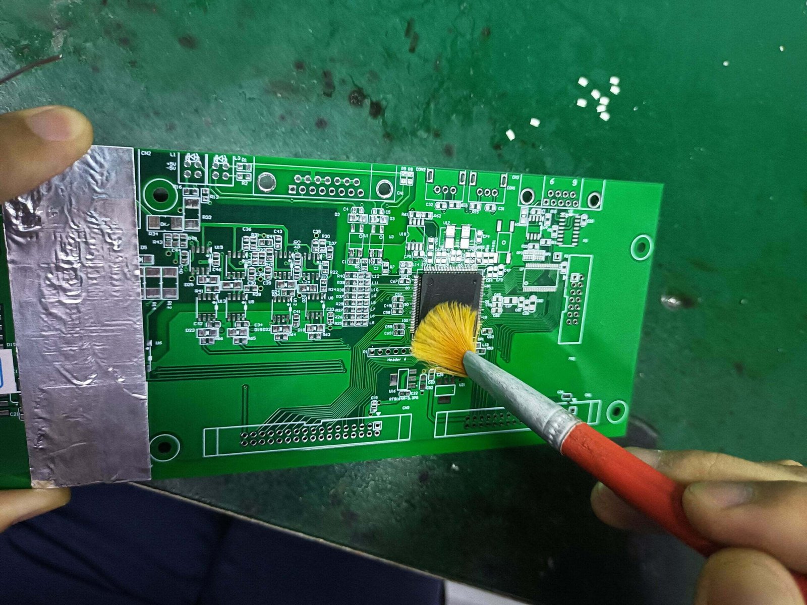 PCB Repair-Clean the copper wire and remove the solder