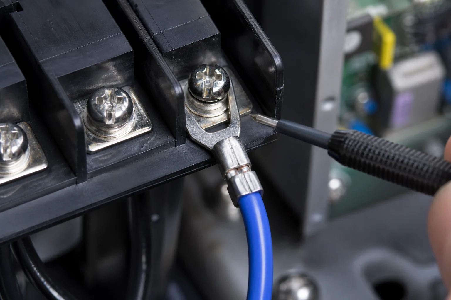 When a Spade Connector Makes Sense in Electronics Wiring 1 Close-up inspection of a spade connector landed under a screw terminal in industrial electronics wiring